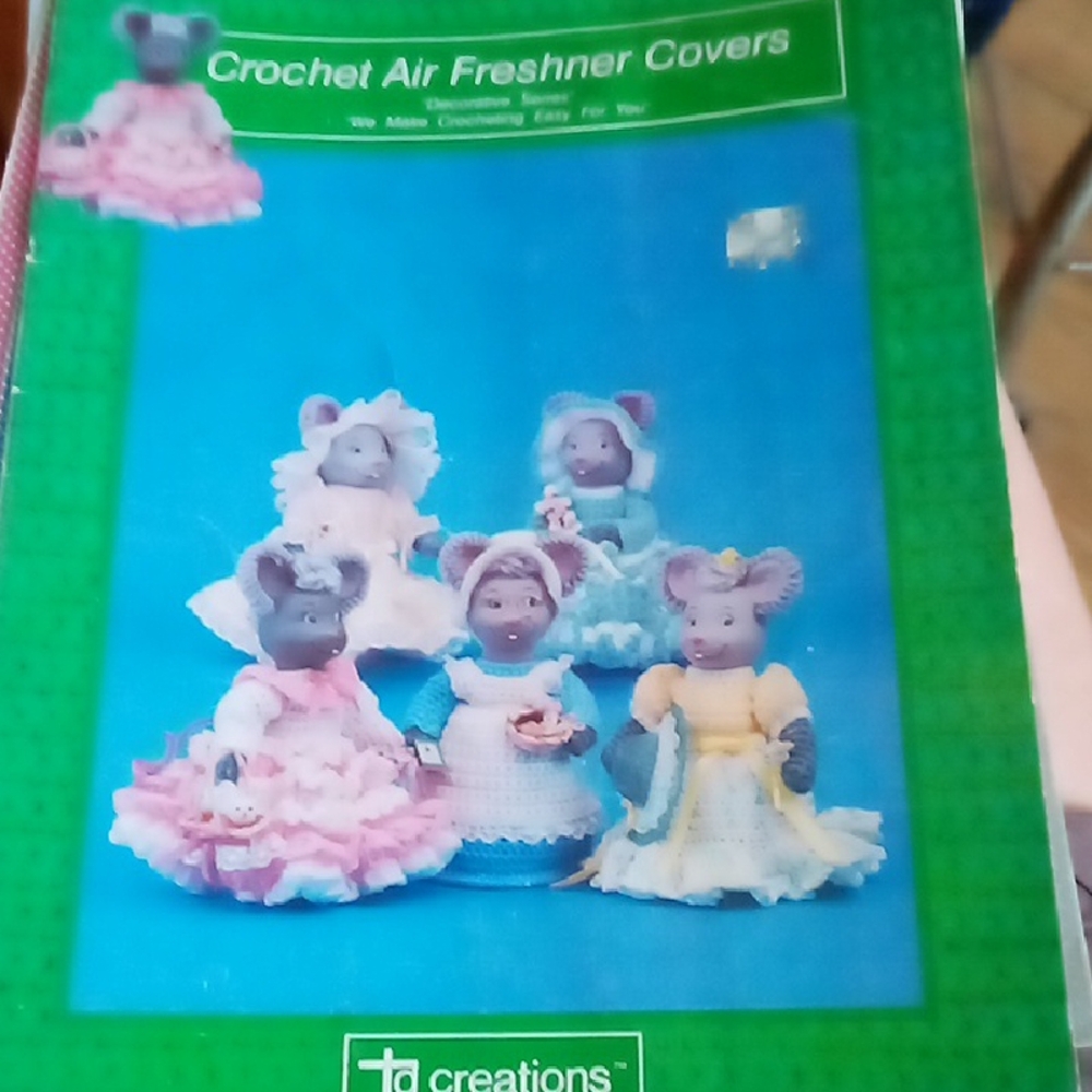Vintage Needlework Pattern Booklets - Picture 7 of 16